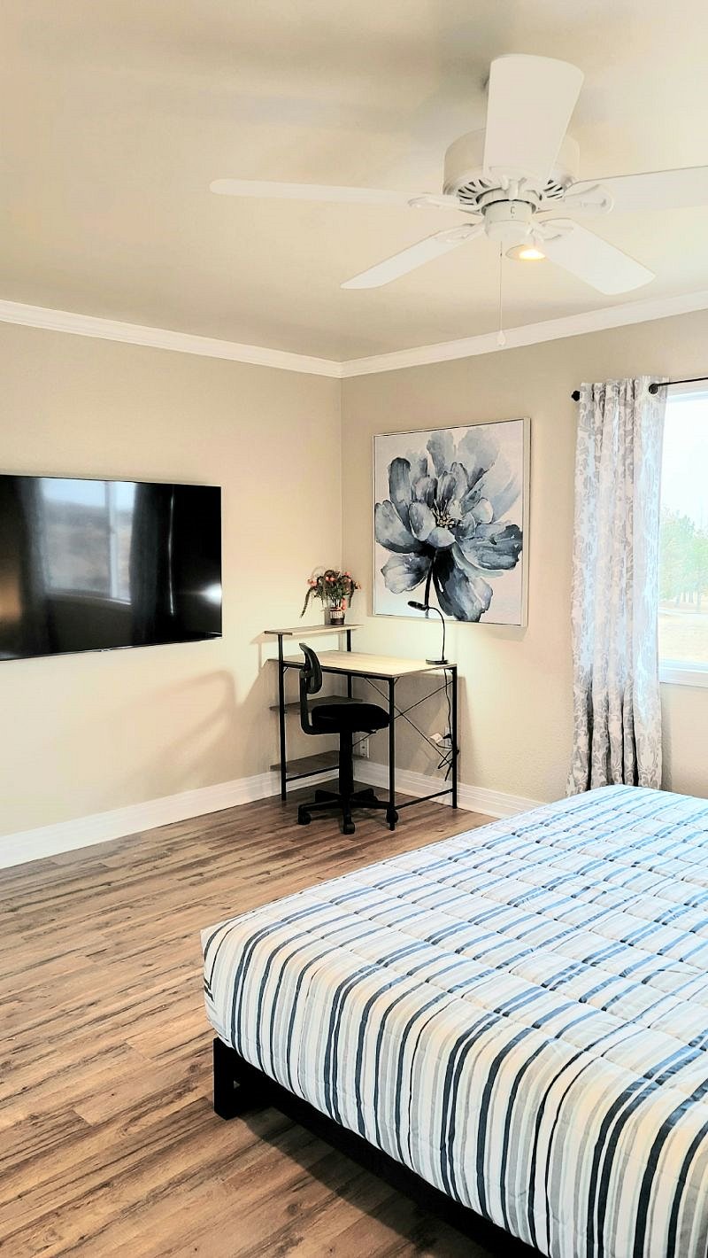 Private: King Bedroom w/ En-Suite Bathroom Workstation