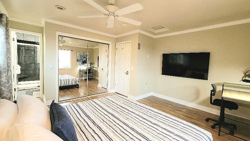 Private: King Bedroom w/ En-Suite Bathroom (Lake View From Bedroom)