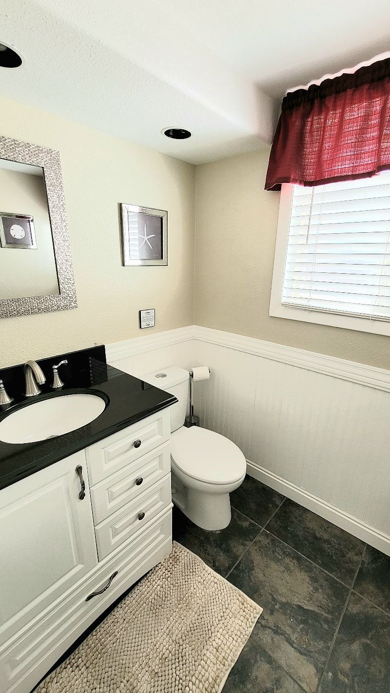 Common Space: Powder Room