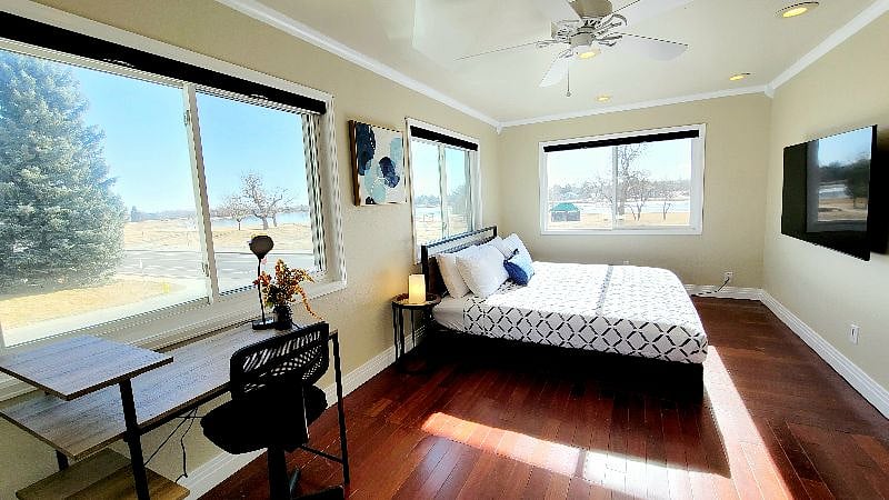 Private: King Bedroom w/ Private Bathroom (Lake View From Bedroom)