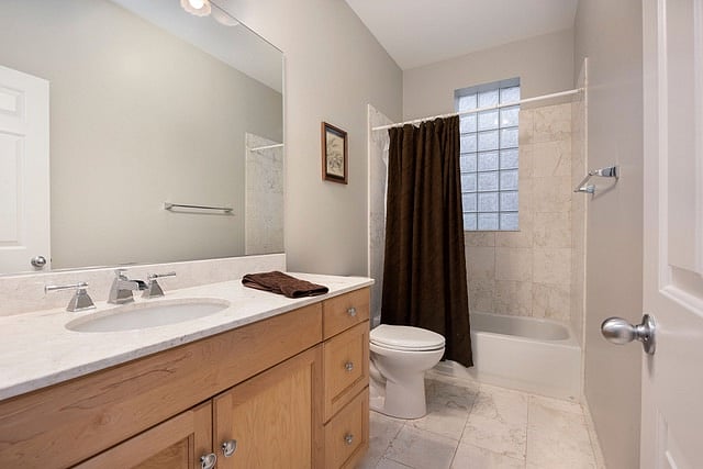 2nd bathroom upstairs