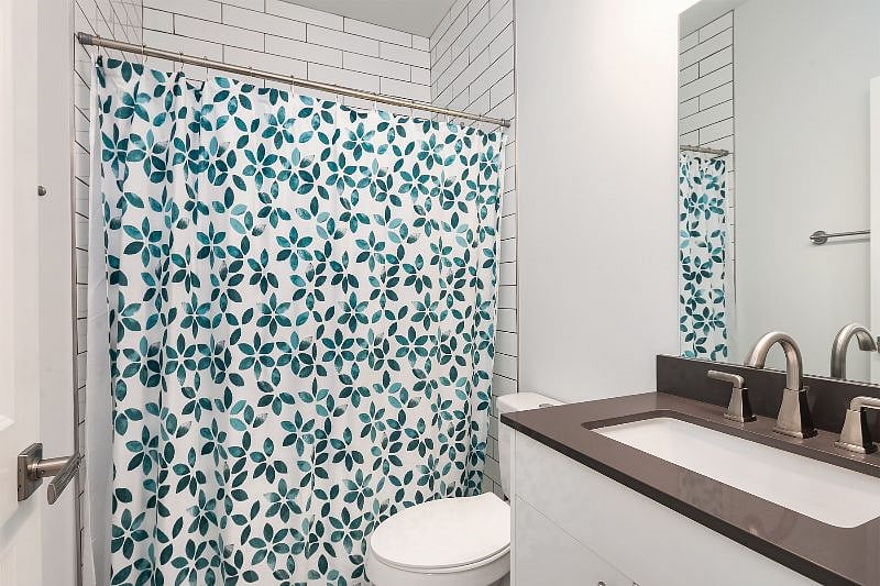 Secondary bedroom en suite bathroom - 2nd Floor