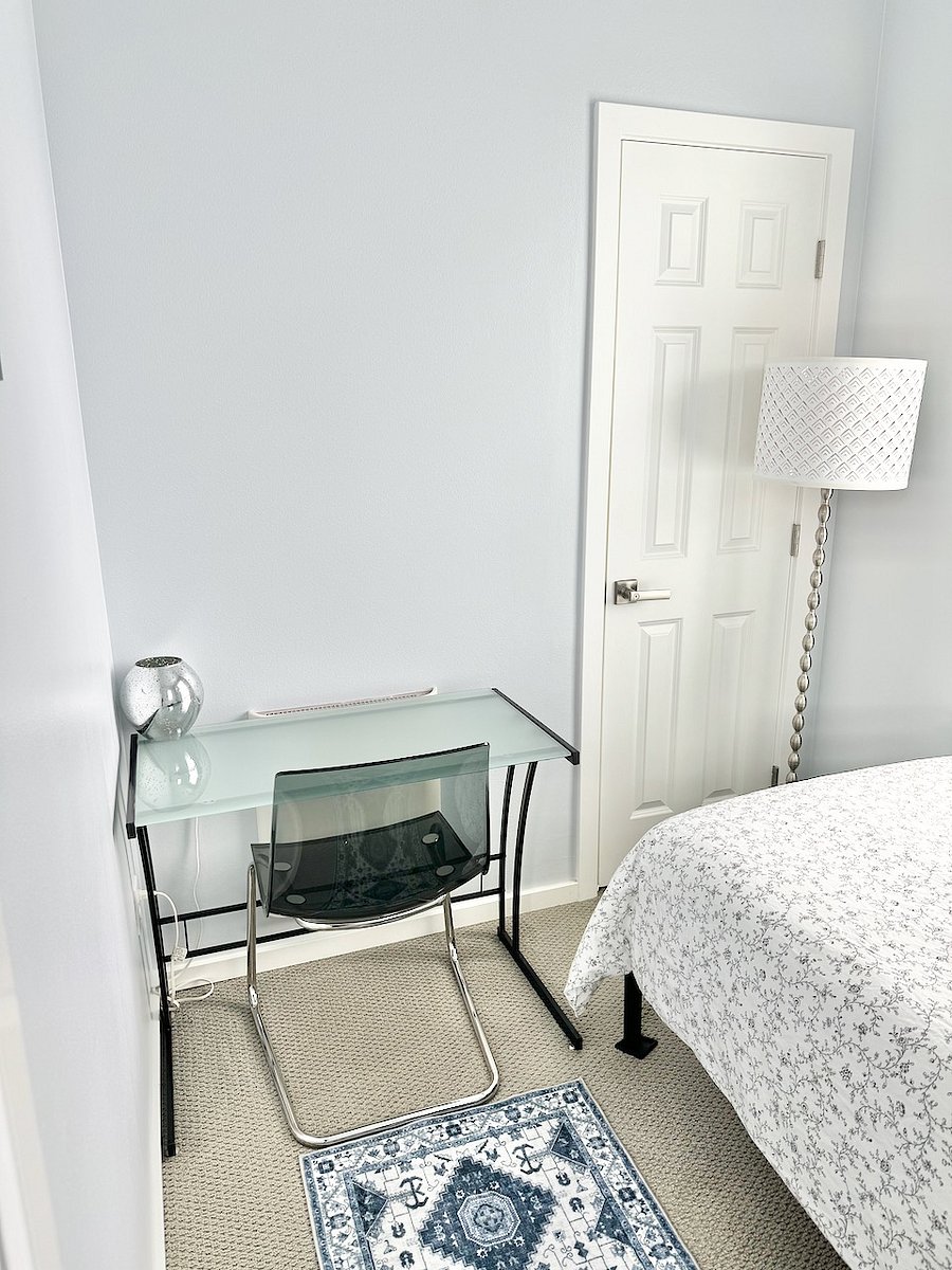 Bedroom 3 - Twin Bed & Desk - 2nd Floor - No en suite bathroom, must use shower or toilet in the other bedrooms or toilet in powder room on 1st floor - No clothing storage or closet space