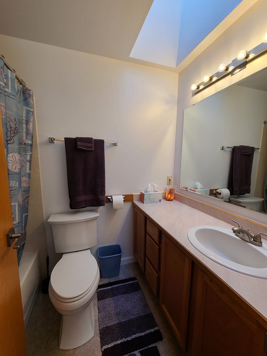 SMALLER BDR BATHROOM