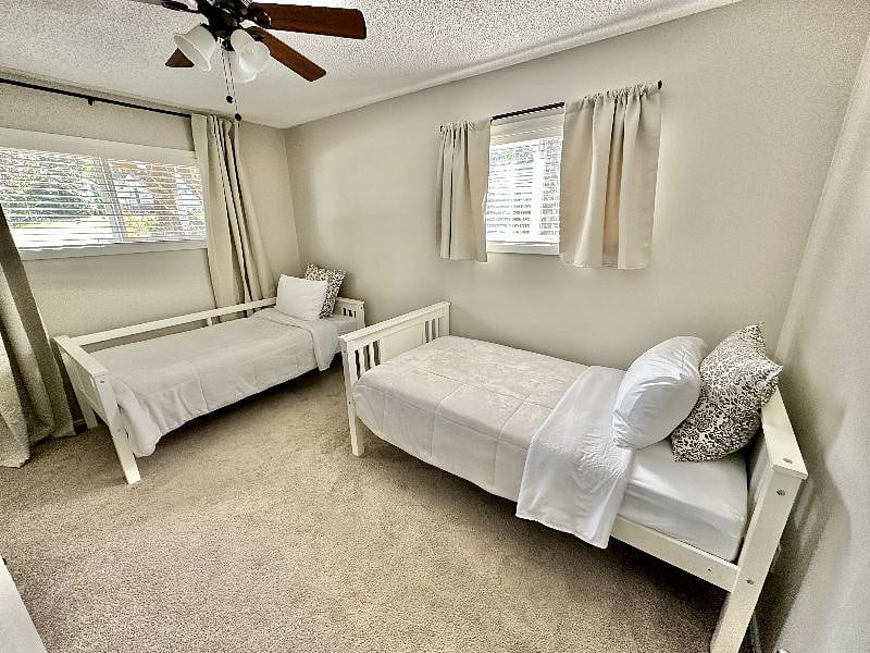 Third bedroom with 2 twin beds.