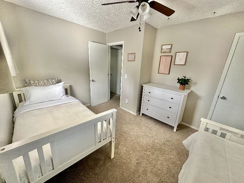 Third bedroom with 2 twin beds.