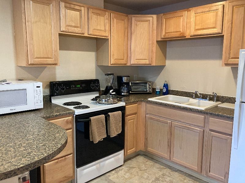 Full kitchen