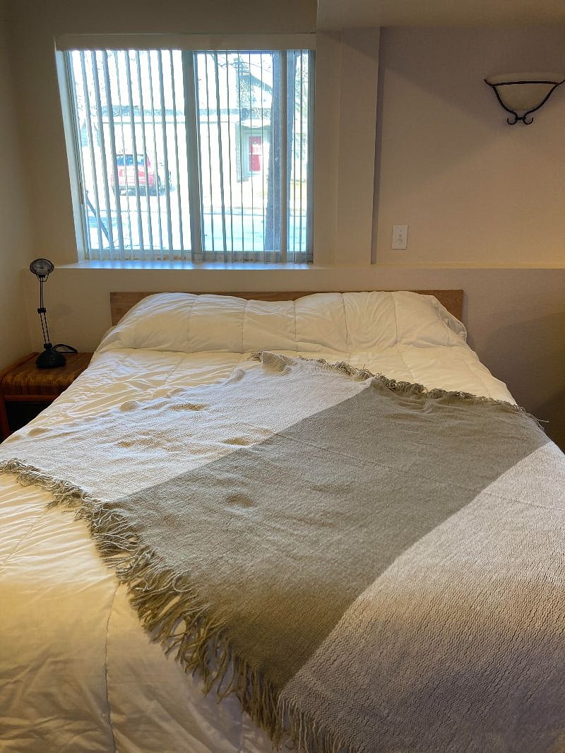 Queen-sized bed Tempurpedic
