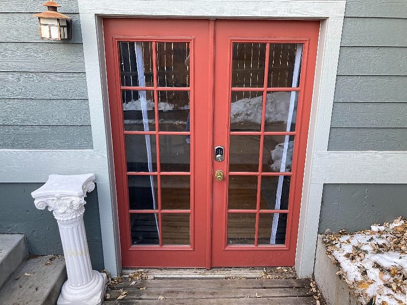 Private entrance with safety light