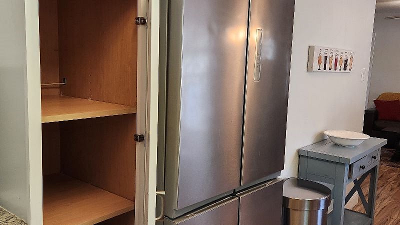 plenty of kitchen cabinet space and new refrigeratorfarm