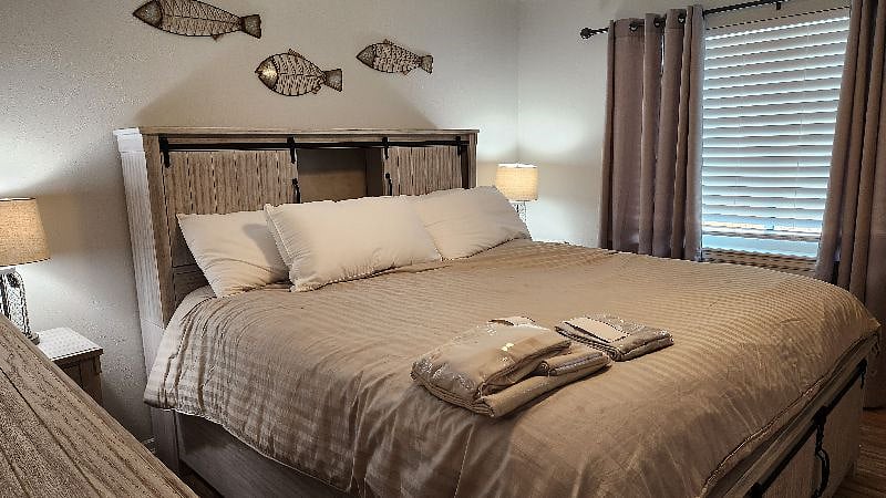 darkening curtains and blinds on bedroom windows