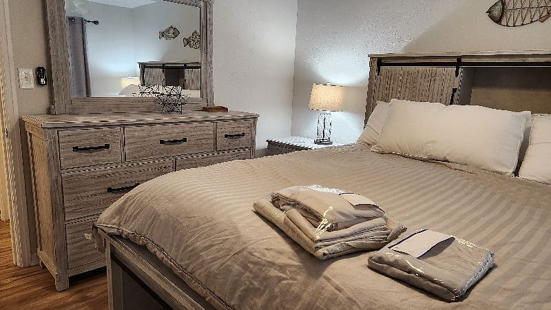 1st bedroom. King Bed. New furnitute. Quality comforter (Wamsutta) and sheets/shams (just back from cleaners)