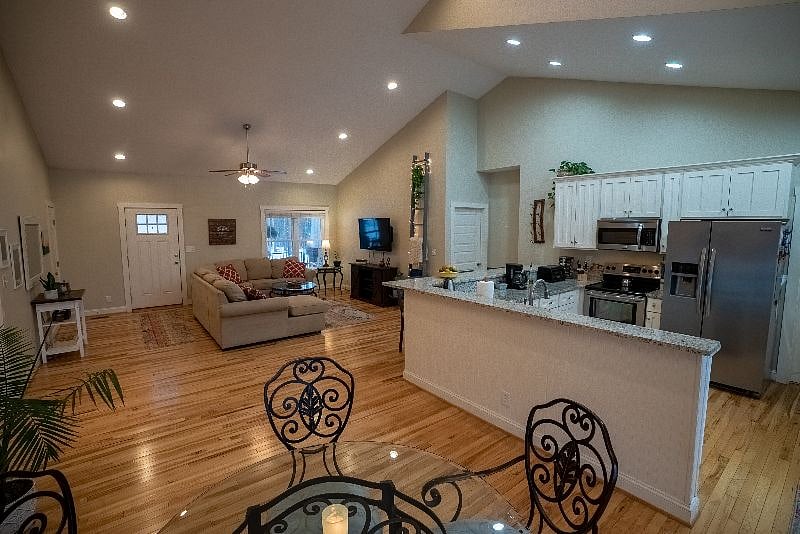 Furnished Finder property 346306_1 photo 3