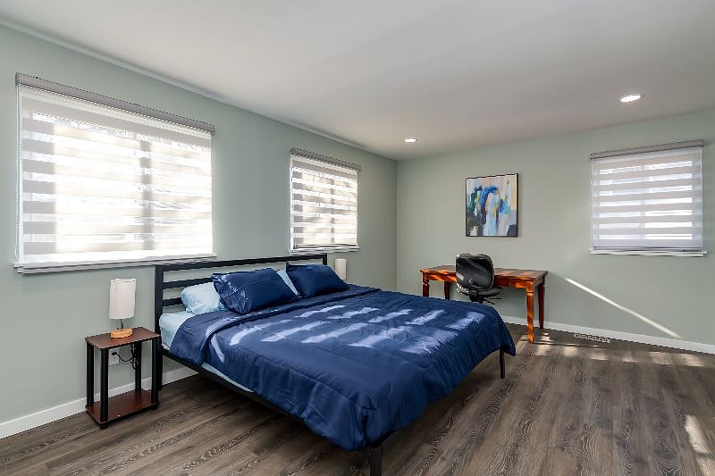 King Sized Memory Foam Mattress and Large Working Desk
