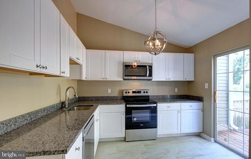 Shared kitchen space with breakfast table, calphalon pots and pans, toaster oven, soda streamer, dishwasher, garbage disposal