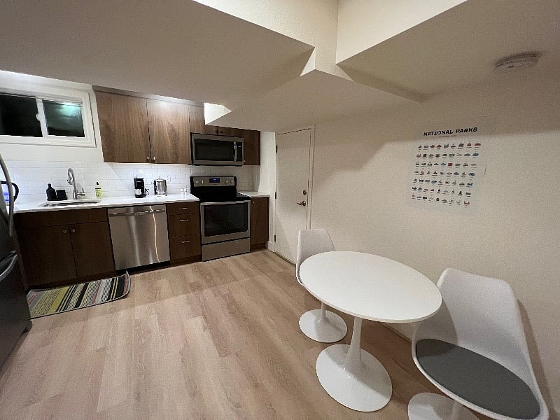 Kitchen eating area