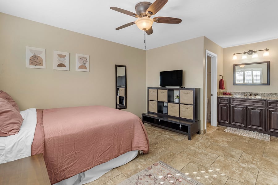 Master bedroom

