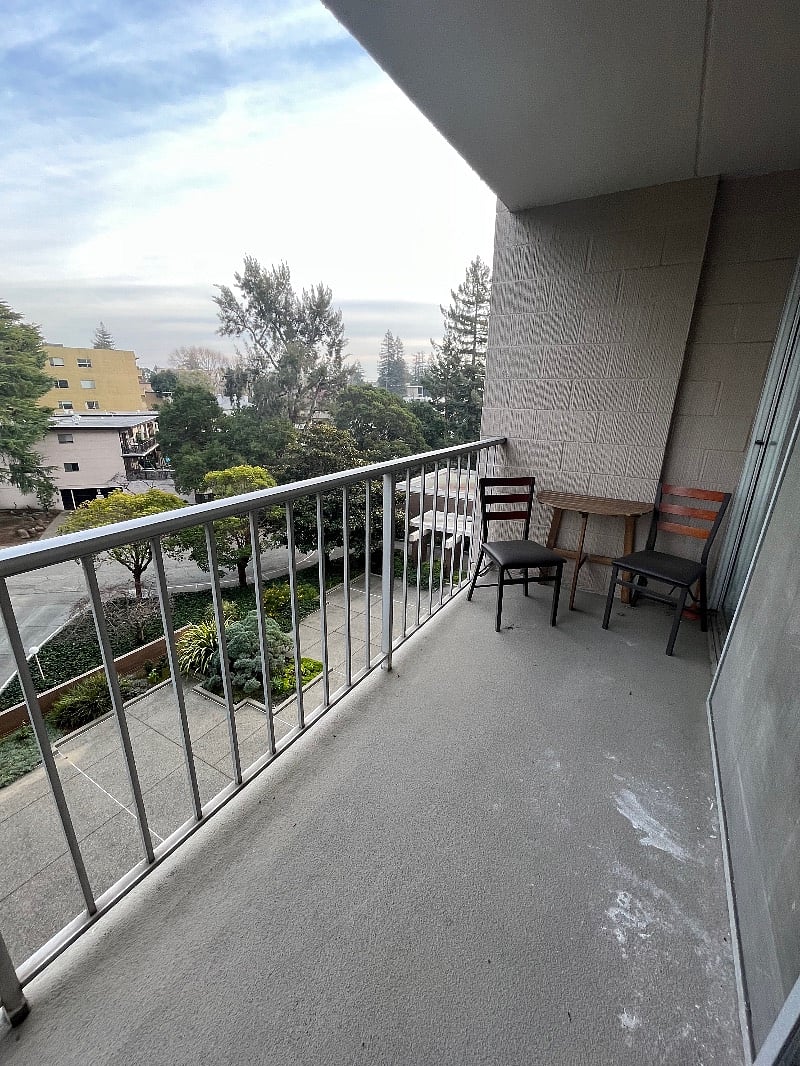 5th Floor balcony 