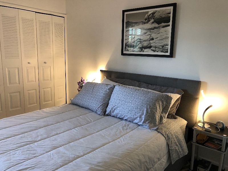 Ooooh-ahhhh NEW QUEEN bed with pull out drawers for storage.