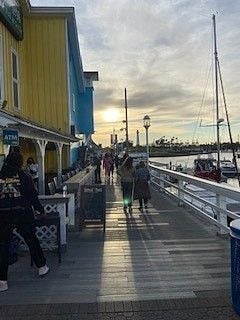 Five minute drive to Shoreline Village