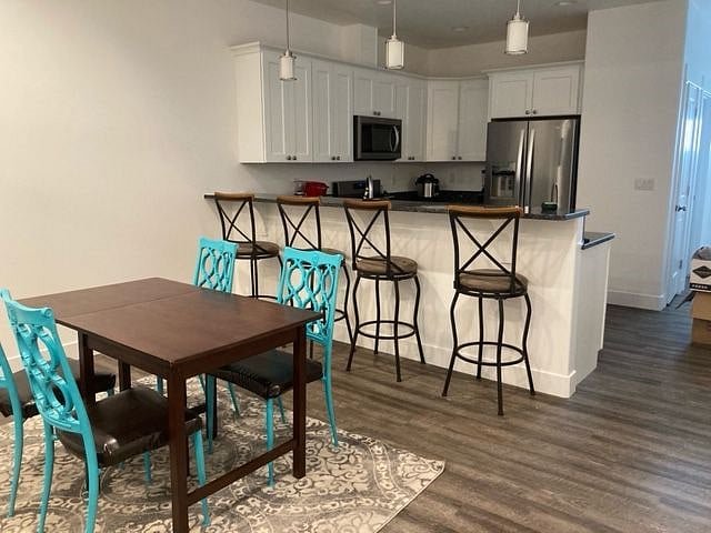 Dining area and eat-at counter