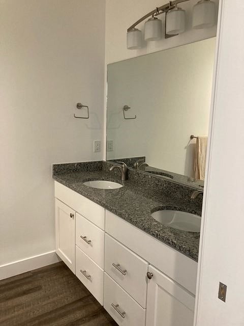master bath w/ 2 sinks