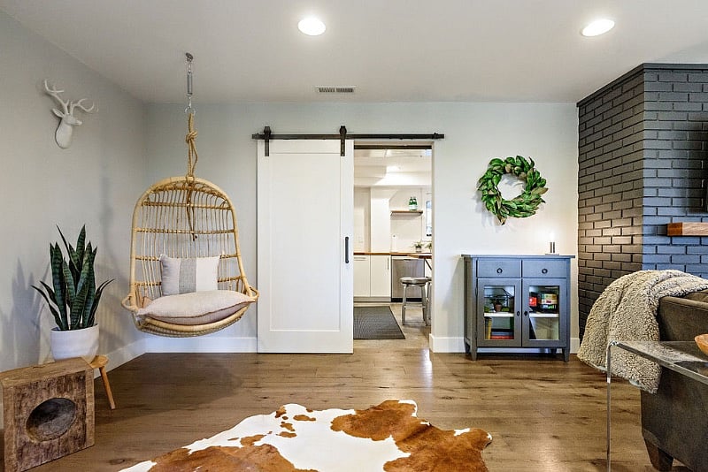 Spacious entryway
