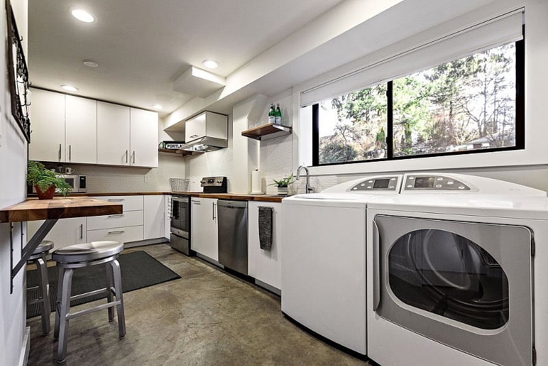 Full size washer and dryer in homs