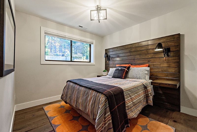 Secondary bedroom with a full size bed