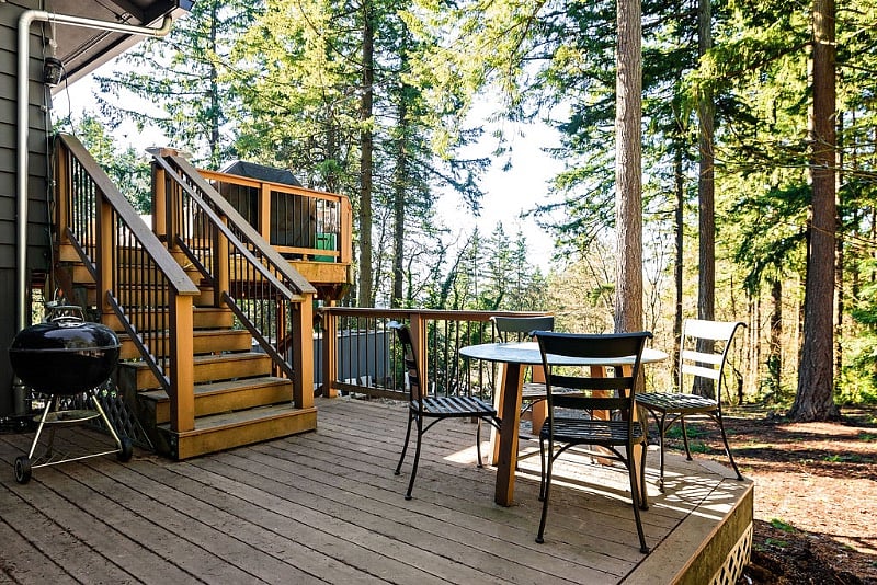 Lower deck area with outdoor table, chairs and Weber BBQ for you to enjoy!