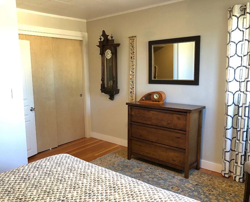 Full closet in 2nd bedroom