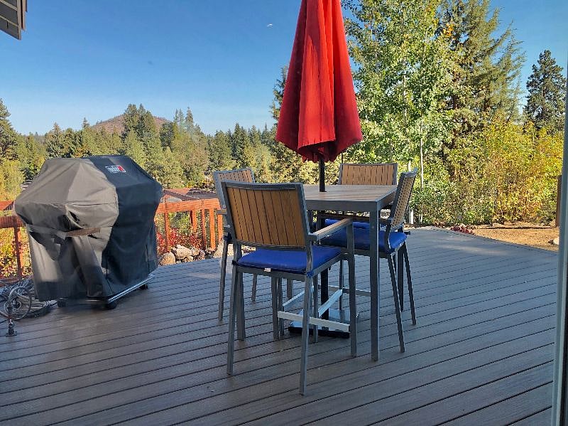 Large deck has natural gas grill, and views to the East and South.