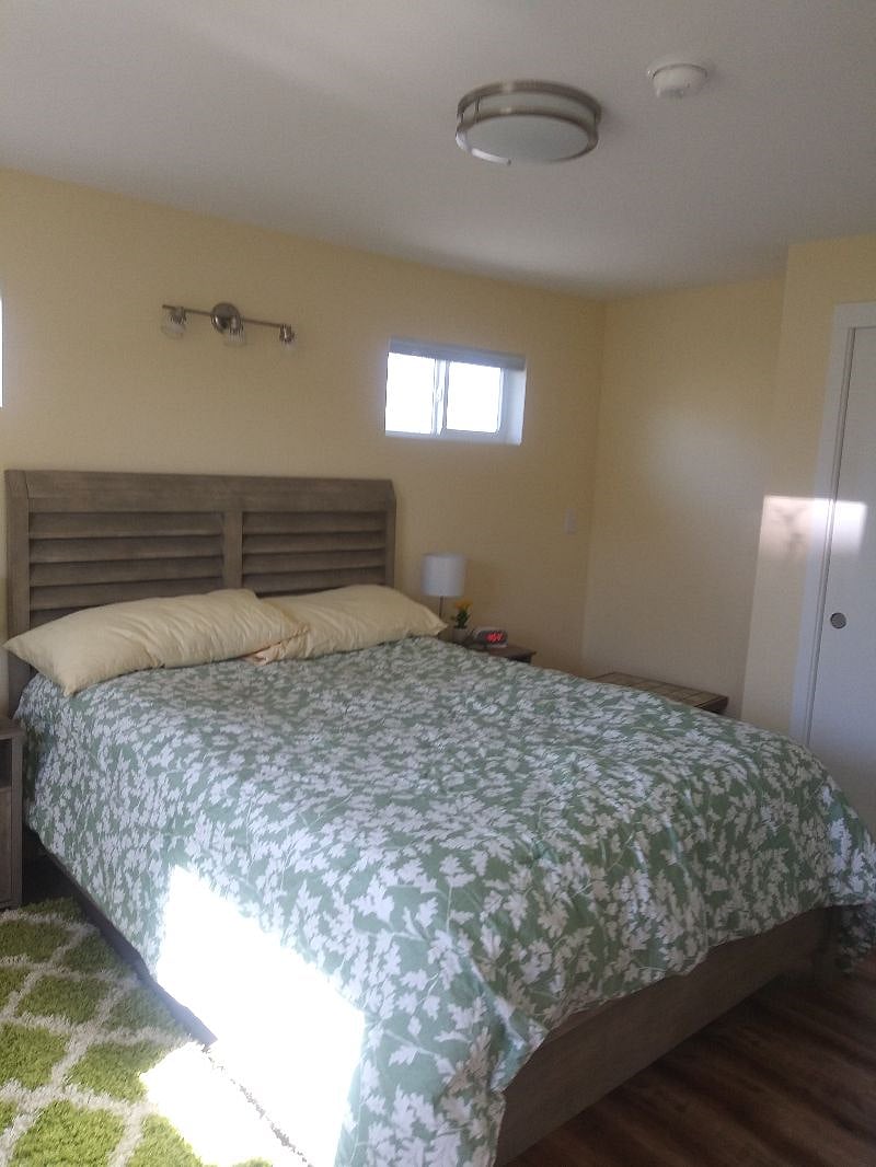 Large 10 x 16 bedroom with closet
Queen Bed, Dresser