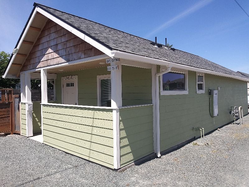 This is a one bedroom Cottage. Pets are not allowed no exceptions. Rent is $1,650 per month. All utilities are paid.