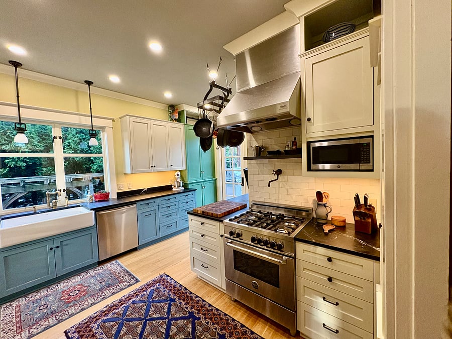 Kitchen with gas stove & oven, dishwasher, garbage disposal, fridge with ice maker. All needed dishware, pots & pans and utensils provided.