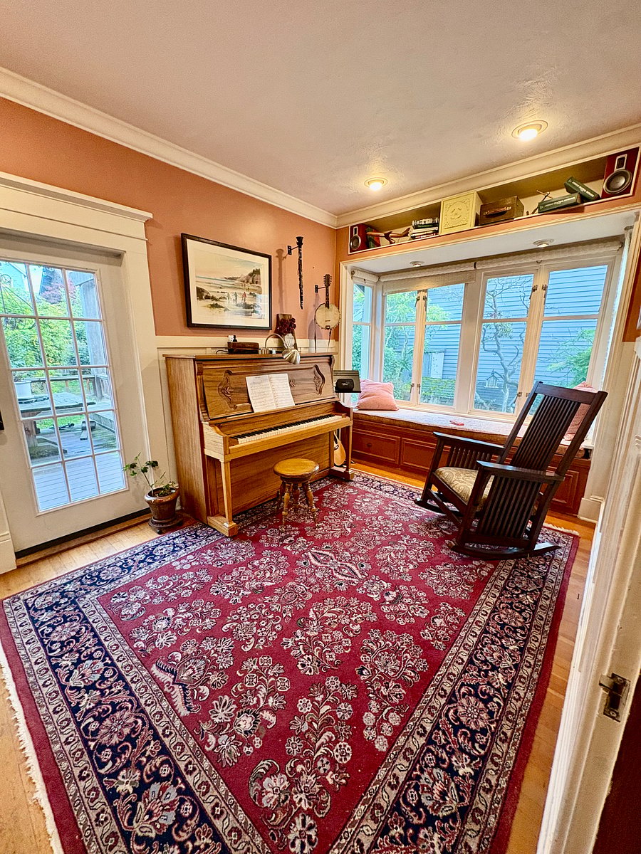 Bonus room on the east side of main floor and door onto back deck. Also has the main floor powder room.
