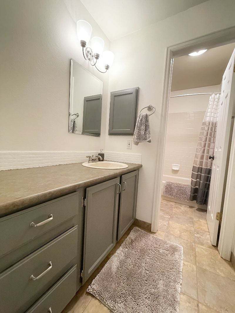 Jack& Jill Guest Bathroom