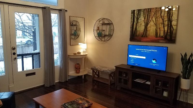 New 43" Samsung TV with fast Wifi!