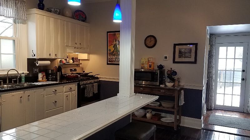 Lots of natural light in kitchen!
