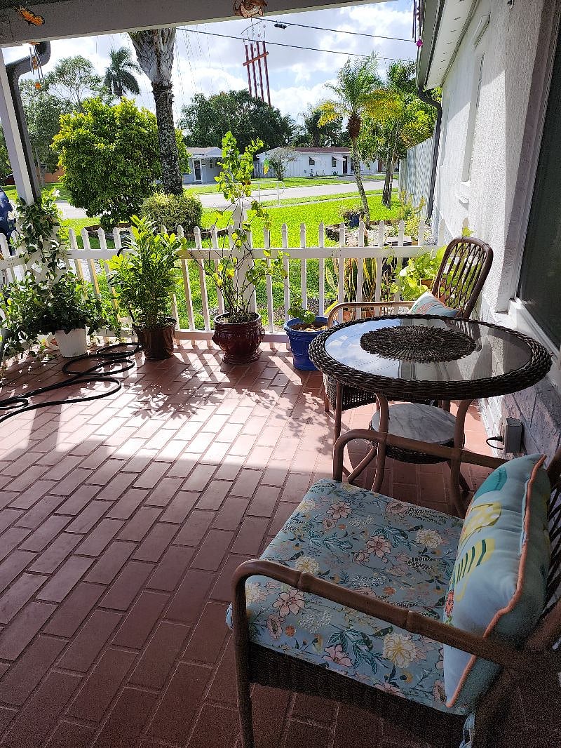 Front porch - Always has Easternly Breeze :)