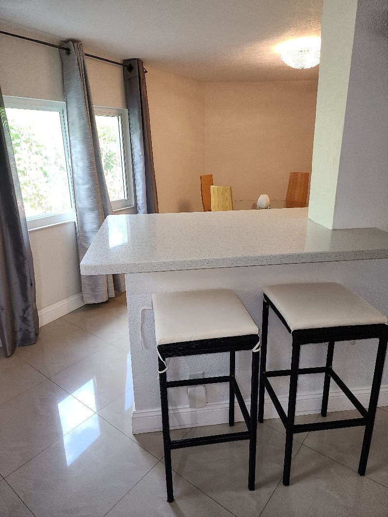Kitchen bar, dining room area adjacent to high top bar
