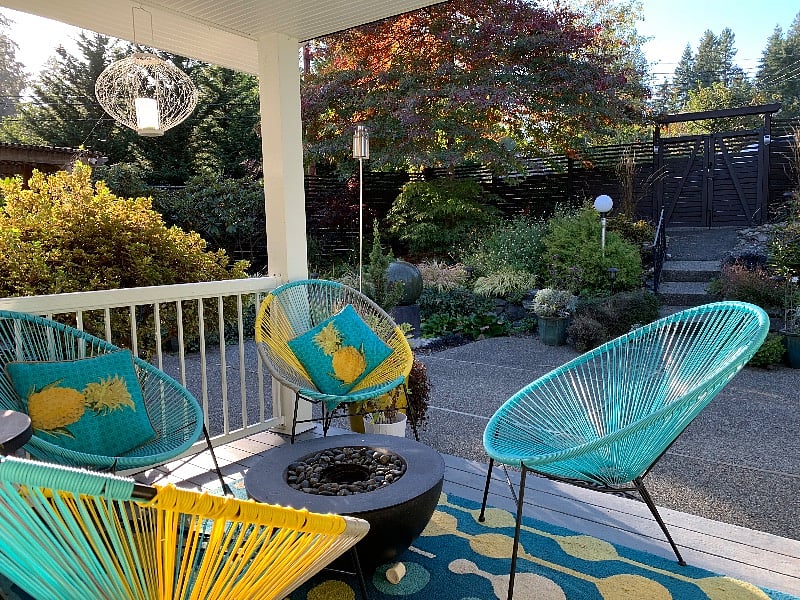 Entryway reading nook