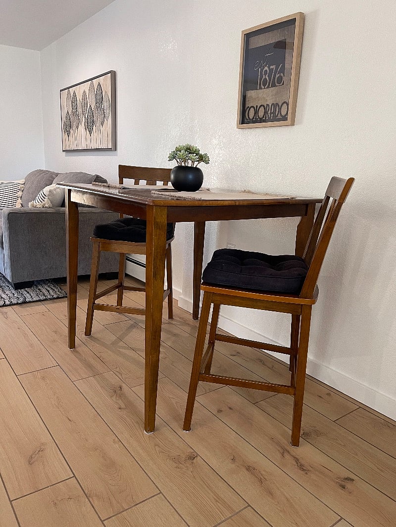 Dining Area seats 2-4