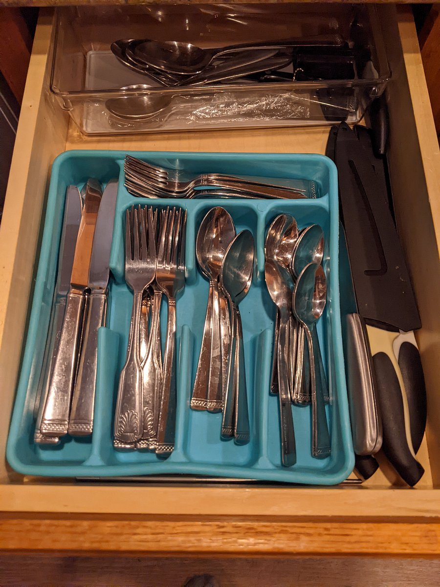 Plenty of silverware and sharp knives 