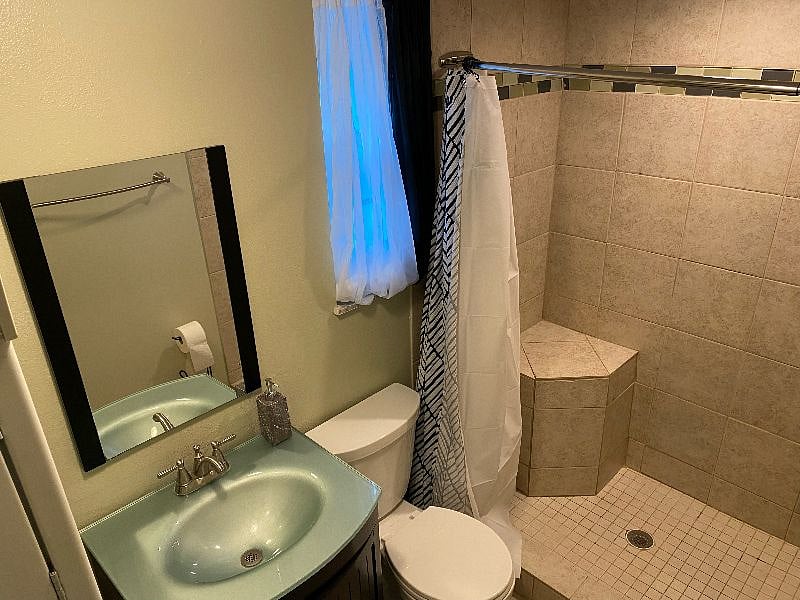 Full Bathroom w/shower.