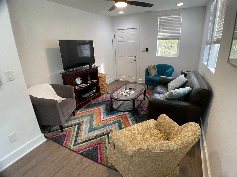 Living room.
Samsung smart tv, printer, loveseat, swivel chair, arm chairs.