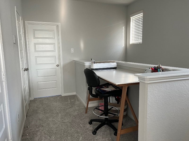 upstairs Nook area with study table.