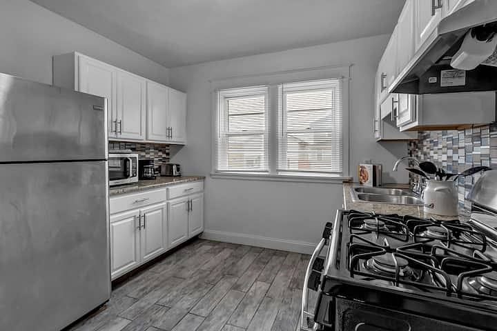 Newly Renovated Fully Stocked Kitchen
