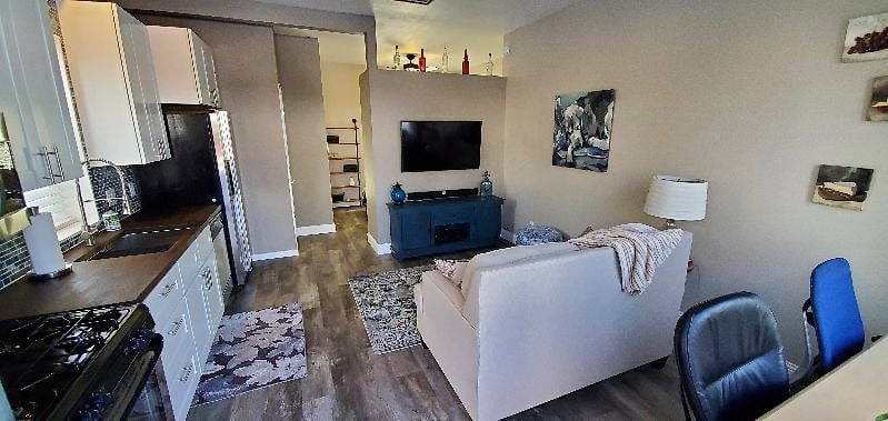 52" Samsung LED smart TV with sound bar, Bose Radio, and good Wi-Fi provided