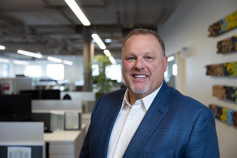 Hi, I'm Erik.  I'm a Business Development executive for a large regional construction company.  I am very social, like to entertain and enjoy all the great outdoor activities CO has to offer.  I live in the main house with my 21 yo son Blake. Between us, we maintain the property including yard, snow removal, and maintenance.